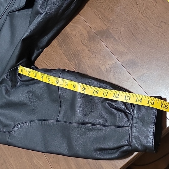 Liz Baker Essentials Leather jacket Women's Size Medium Thick Quality Motorcycle - Picture 13 of 16